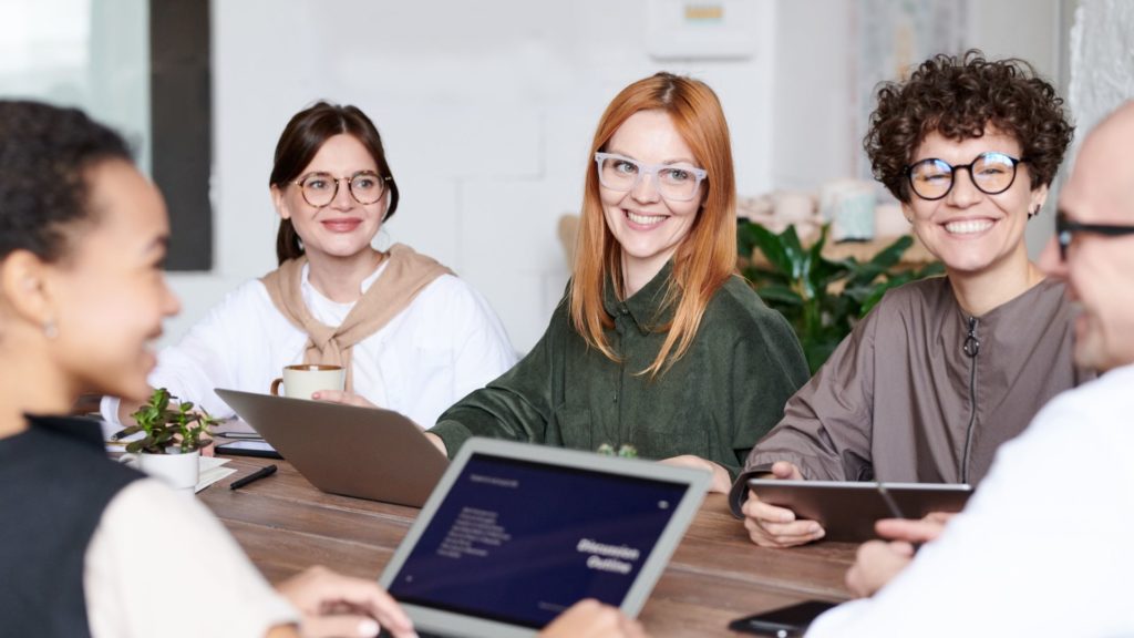 Employés se souriant